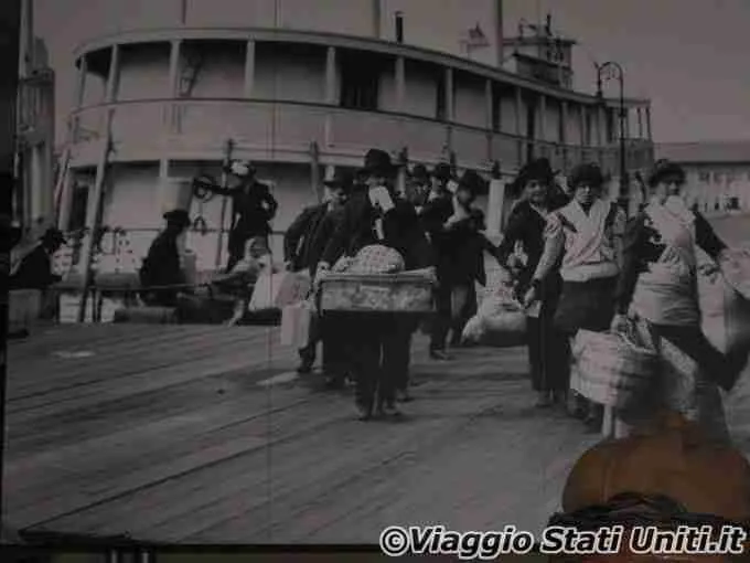 Foto all'interno del museo dell'immigrazione a Ellis Island