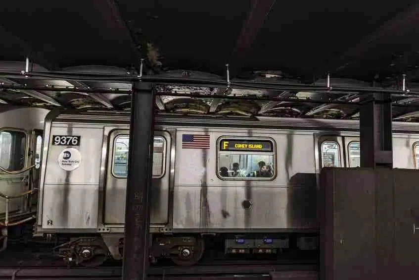 Vagone del treno della metro.