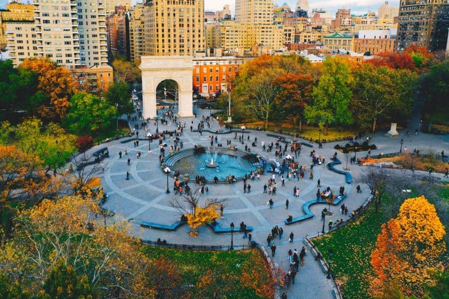 Vista del Washington Square Park nel Greenwich Village, New York