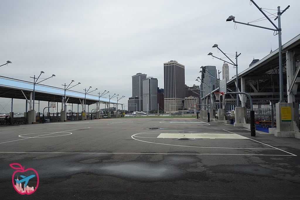 Campo di basket al Pier 2 del Brooklyn Bridge Park